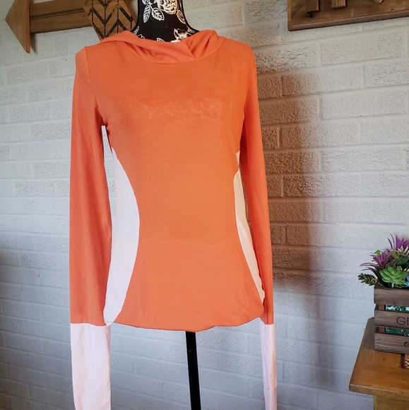 NWT Vessos lightweight long hoodie size medium - Picture 6 of 10